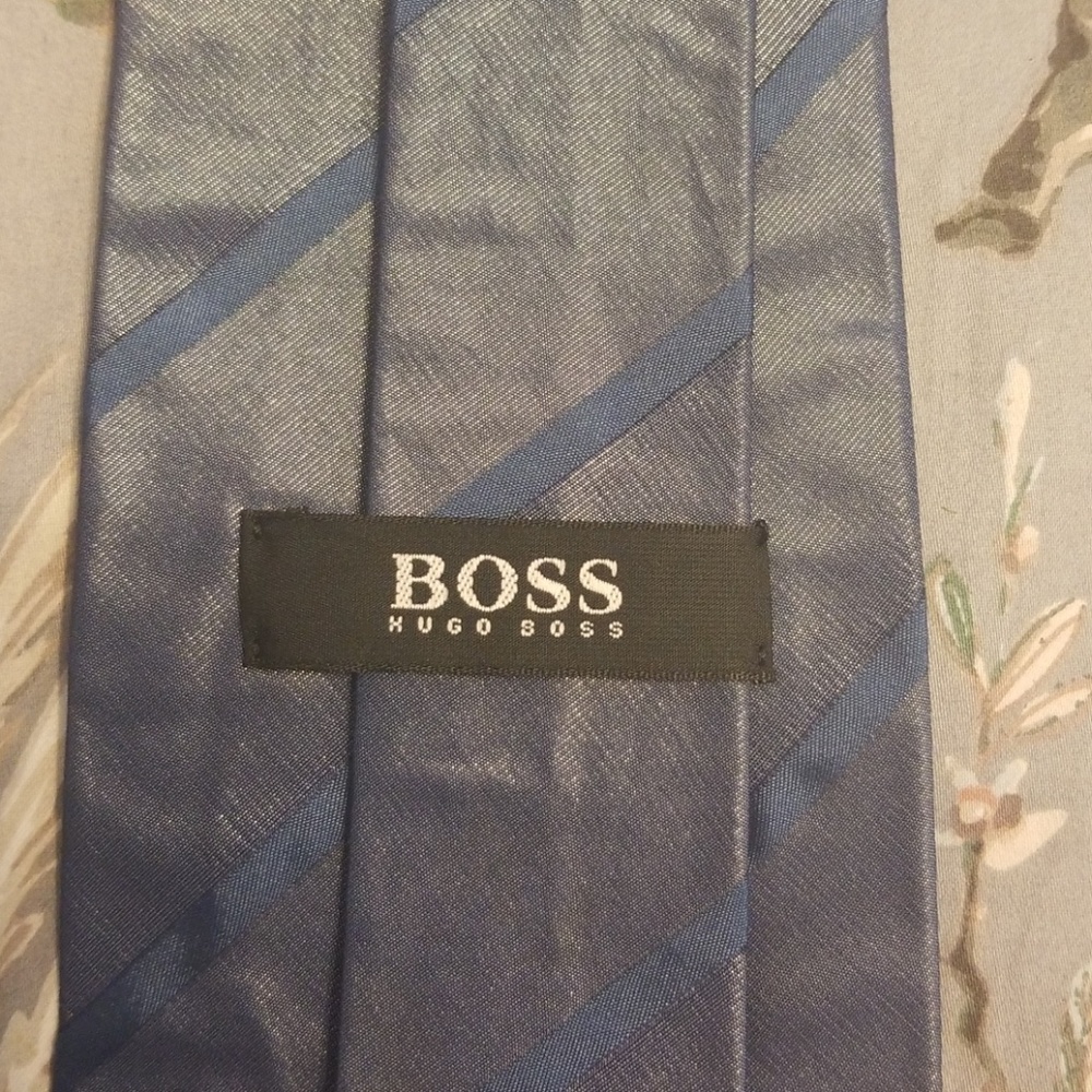 Hugo Boss tie - Picture 3 of 5